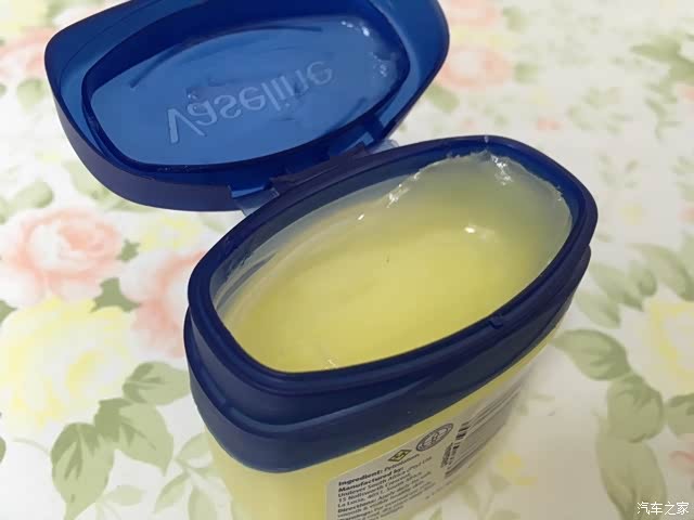 把凡士林搽在车子的密封胶条上用保养的作用吗