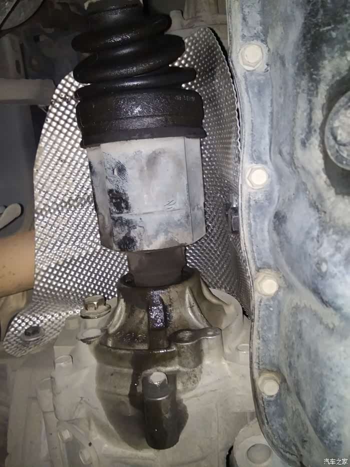 右半轴油封漏油,求救!