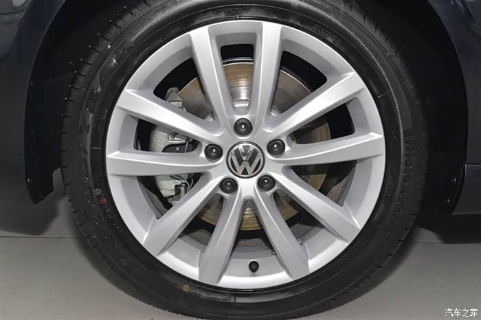 收一套17寸迈腾原车轮毂