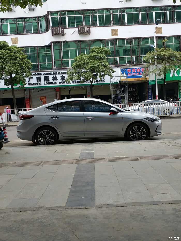 银色领动今天贴膜了