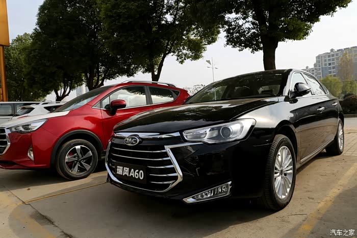 感受白金动力老司机试驾中国芯江淮中级商务豪华车瑞风a60