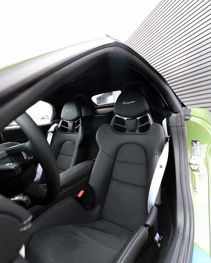 57 | 回复: 0 cayman论坛 这款绿色的保时捷,那圆润的车头设计真是