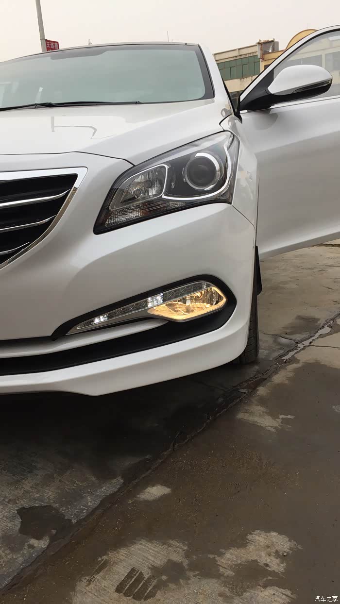 名图居然没有小灯泡!开行车灯亮的是日间行车灯!