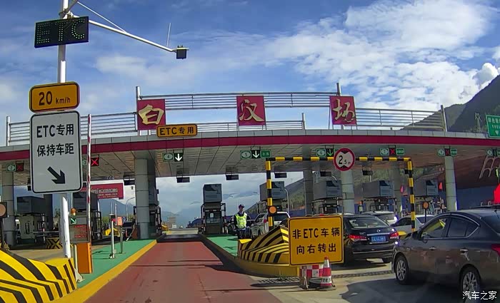 三天六次经过这个收费站.真是瞎折腾!下一步一路向北去西藏!