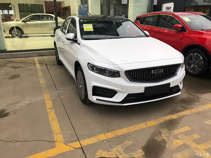 豪华型白色车身加黑顶,完美