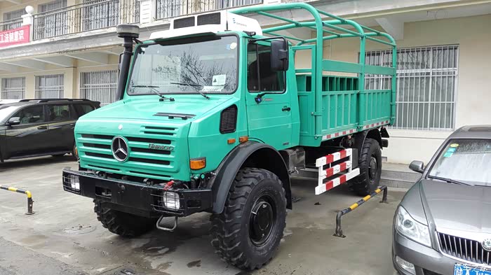 来个硬货乌尼莫克u4000越野卡车