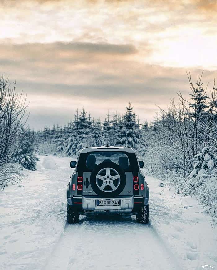 【图】雪地里,尽情的玩吧_路虎卫士论坛_汽车之家论坛