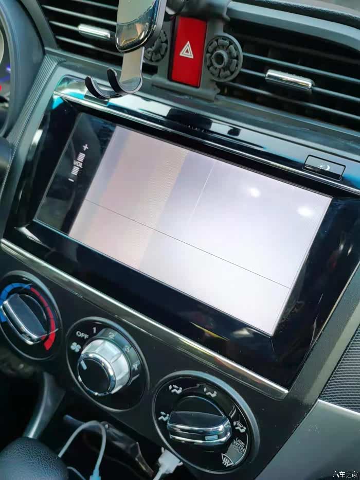 各位车友大神帮我看看我的中控屏幕是怎么了