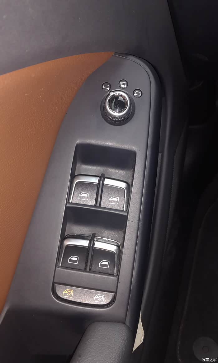 后视镜折叠按钮在哪里