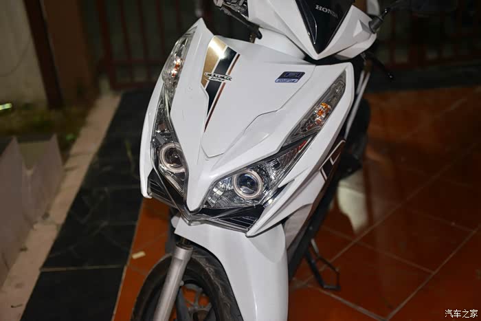 泰国本田click125i自己动手改装氙气大灯亮得不要不要的