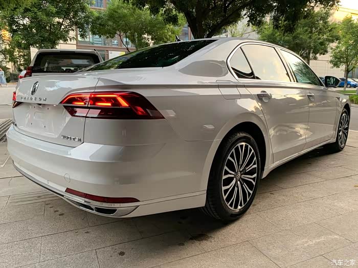 大家好辉昂有白色的吗