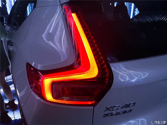 尾灯太漂亮了,这是沃尔沃的拿手戏!看到这灯都认识!