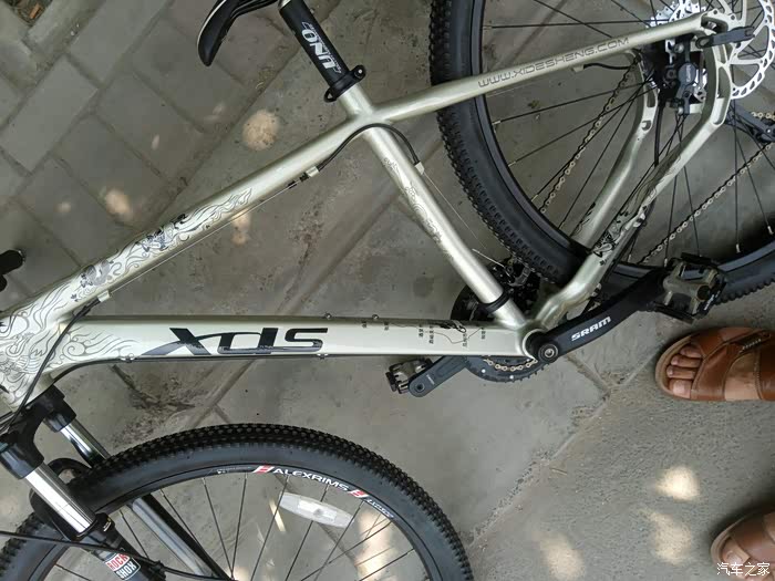 大家帮我选下车,喜德盛1.0飞天和美利达挑战者700哪个好