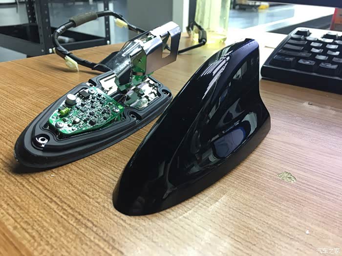 【图】鲨鱼天线拆解_杰德论坛_汽车之家论坛