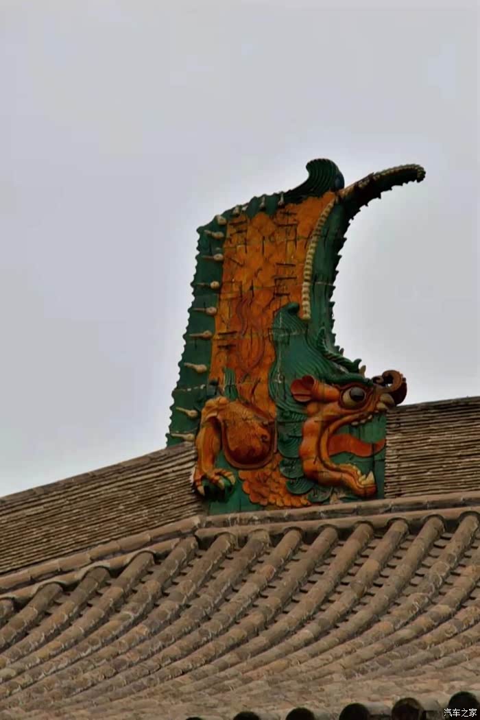 右侧鸱吻系金代之物.