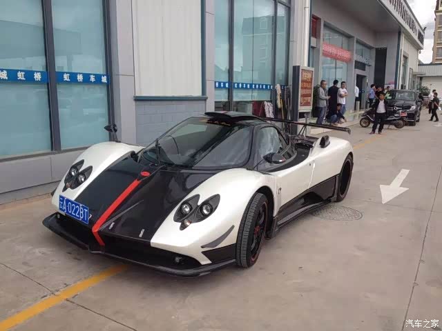 今天昆明的朋友圈火辣辣的豪车