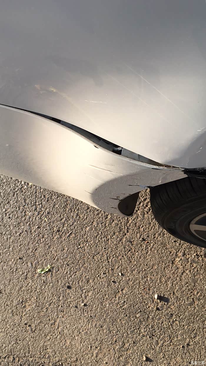 这个后保险杠撞开了怎么修复