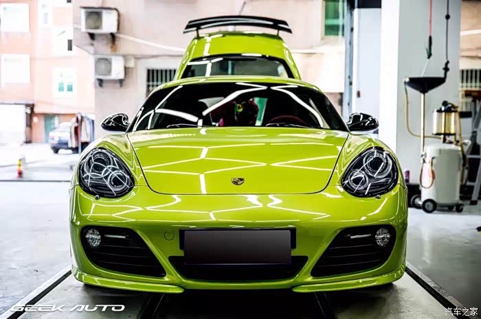 苏州保时捷卡宴全车改色贴膜作业橄榄绿