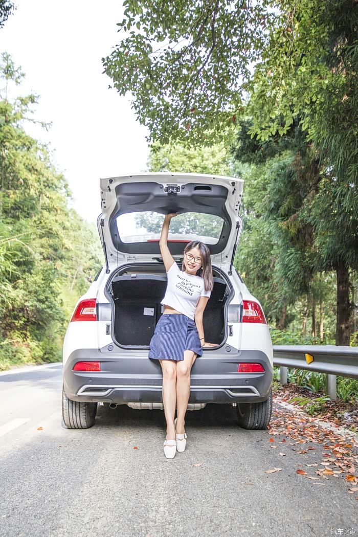 自备一双平底鞋,开车一定不能穿高跟鞋!