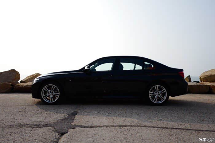 2422 | 回复: 9 宝马3系论坛 订了330i m 曜夜版 宝石青 却不知道长啥