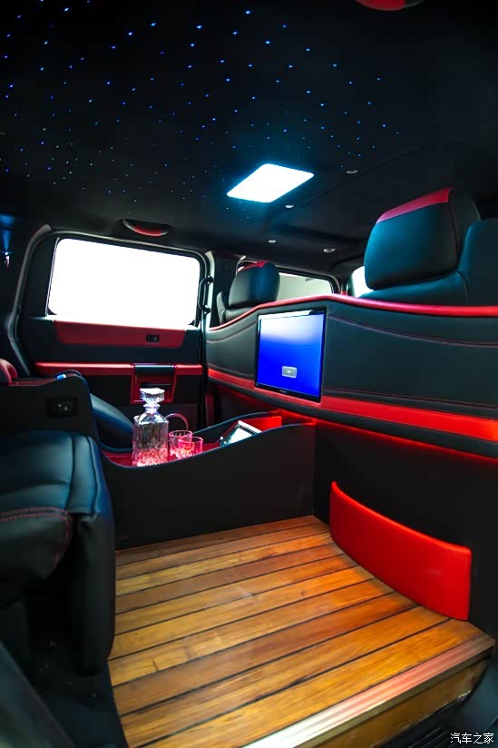 悍马h2内饰极致奢华