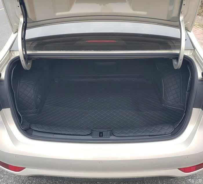 自驾荣威i5打卡震雷山