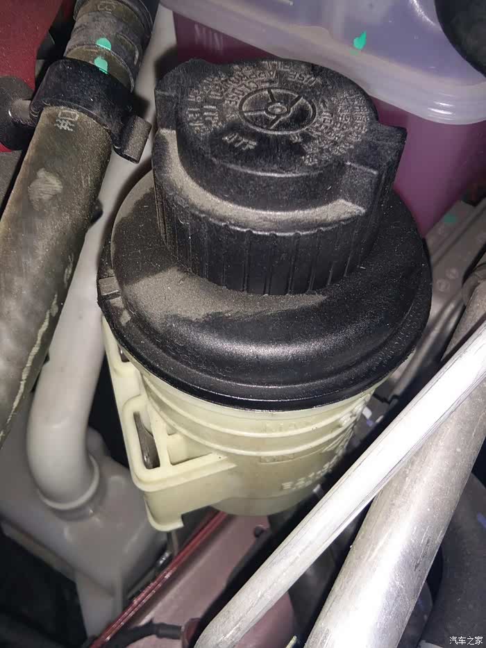 这个是助力油壶吗今天发现有点漏油