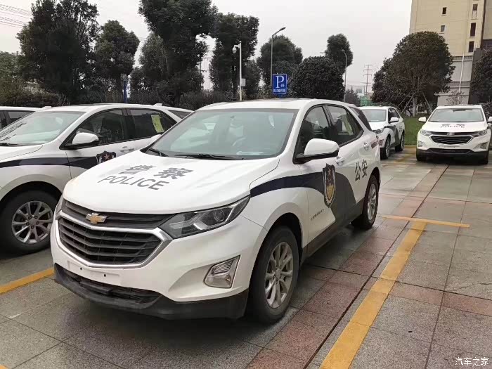 探界者玲姐警车