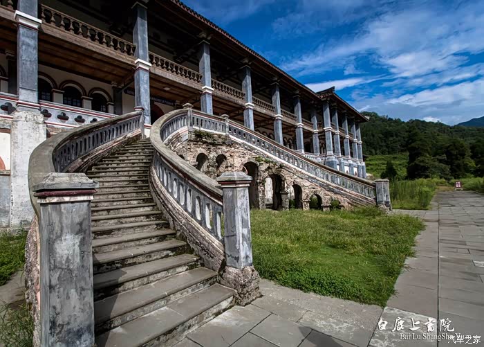 凤凰涅磐震后重建的白鹿上书院