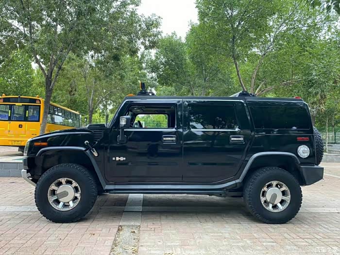 悍马h2,外观时尚大气,很上档次的一款车