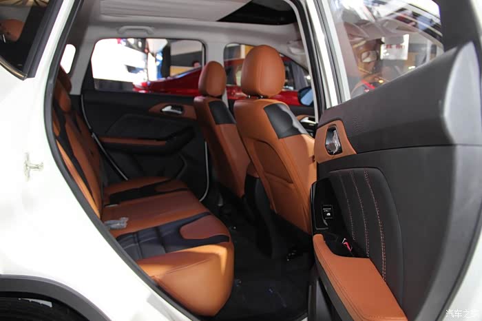 2017天津车展 北京绅宝x35展示