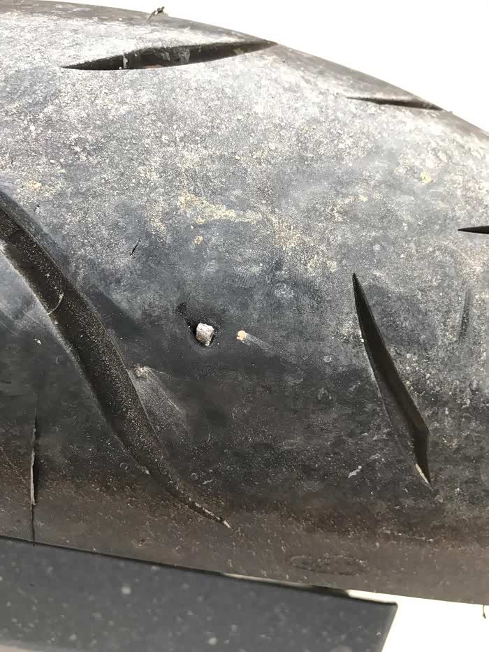 【图】400nk 轮胎被扎了_春风摩托车论坛_汽车之家论坛