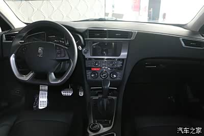 ds6前排配置功能齐全内饰做工乘显豪华感足方向盘手感舒适配还带有