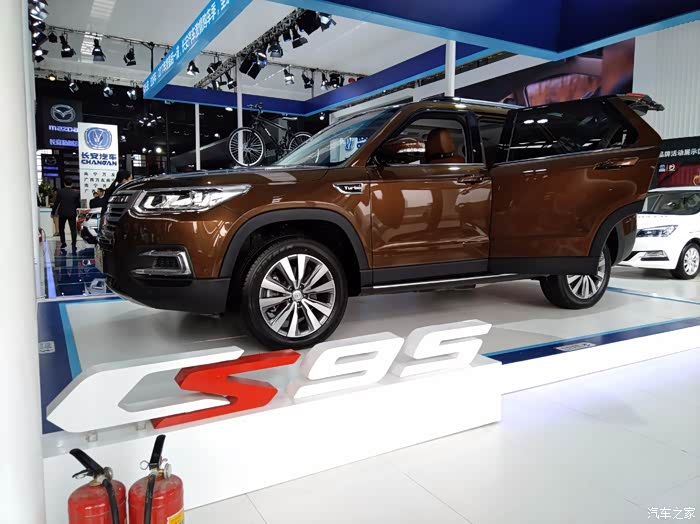 广西壹家人车友会南宁车展看长安suv旗舰cs95