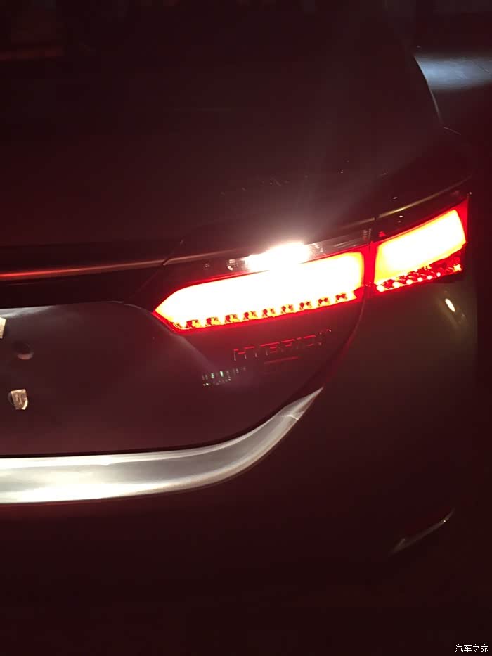 17双擎改款倒车灯是不是简配了