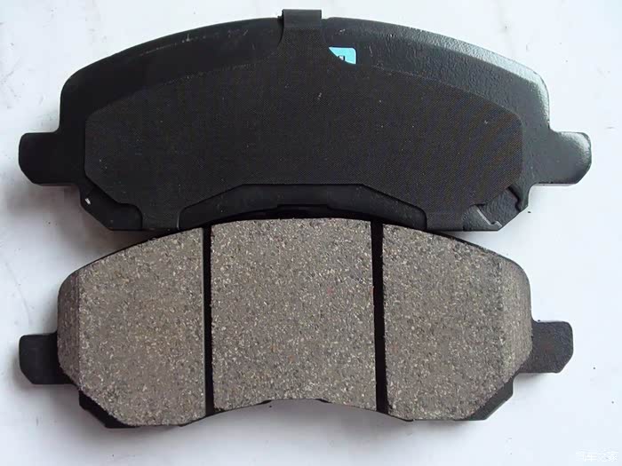 刹车片家都在4s换还外面换4s外面换价钱差