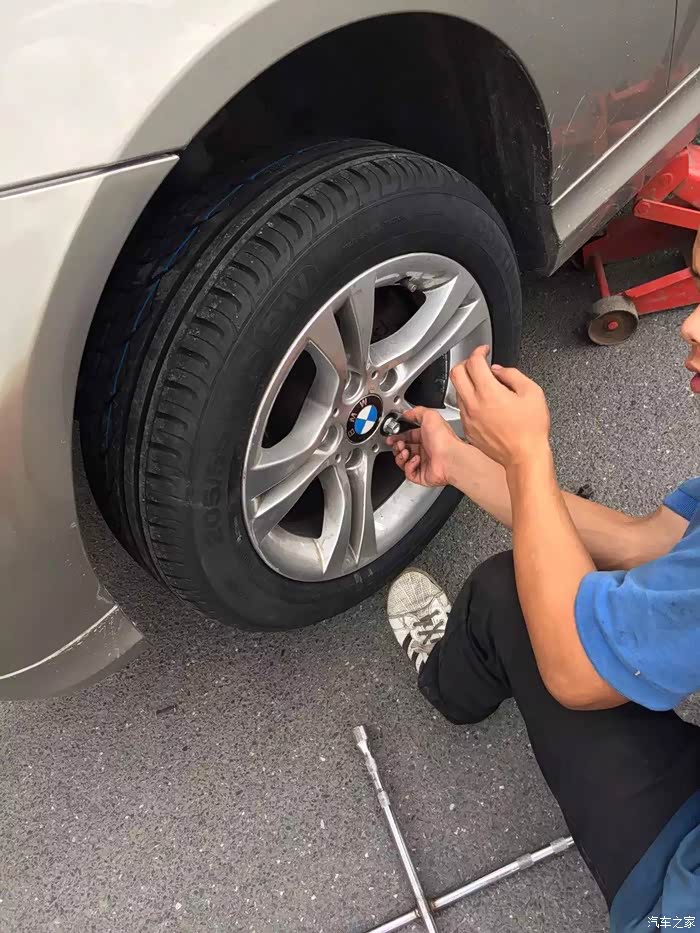6年宝马320换轮胎合适么