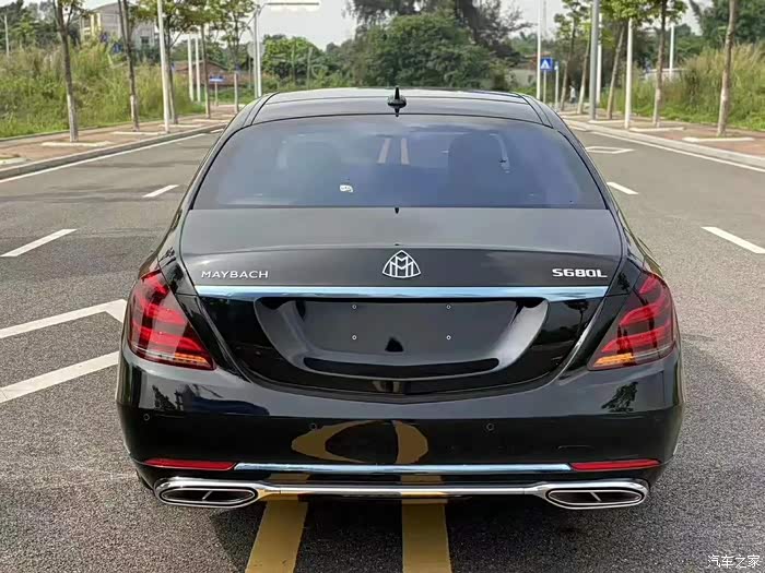 德版奔驰迈巴赫s680,颜值不输统计别的,性价比很高的一款车