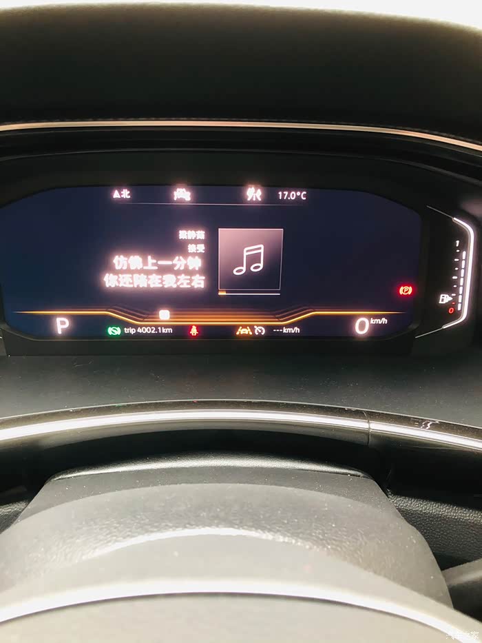 谁知道,探岳的液晶仪表盘在carplay放歌的时候也显示图片