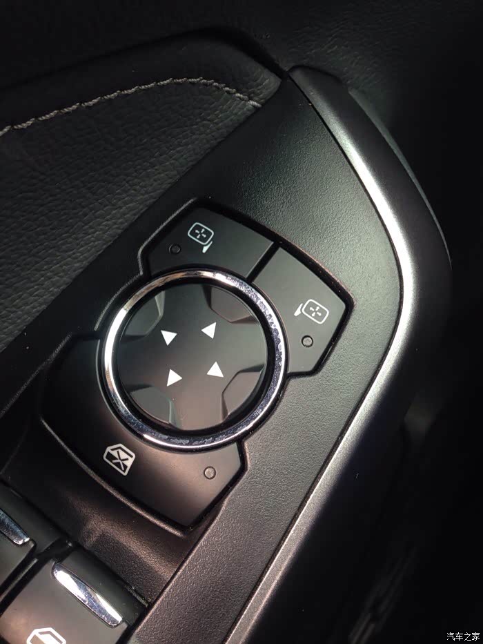 福睿斯后视镜自动调节按钮在哪调节什么的