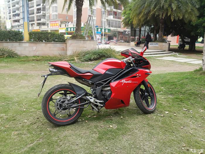 2b青年欢乐多迟到一年的宗申闪电250megelli250贴小改