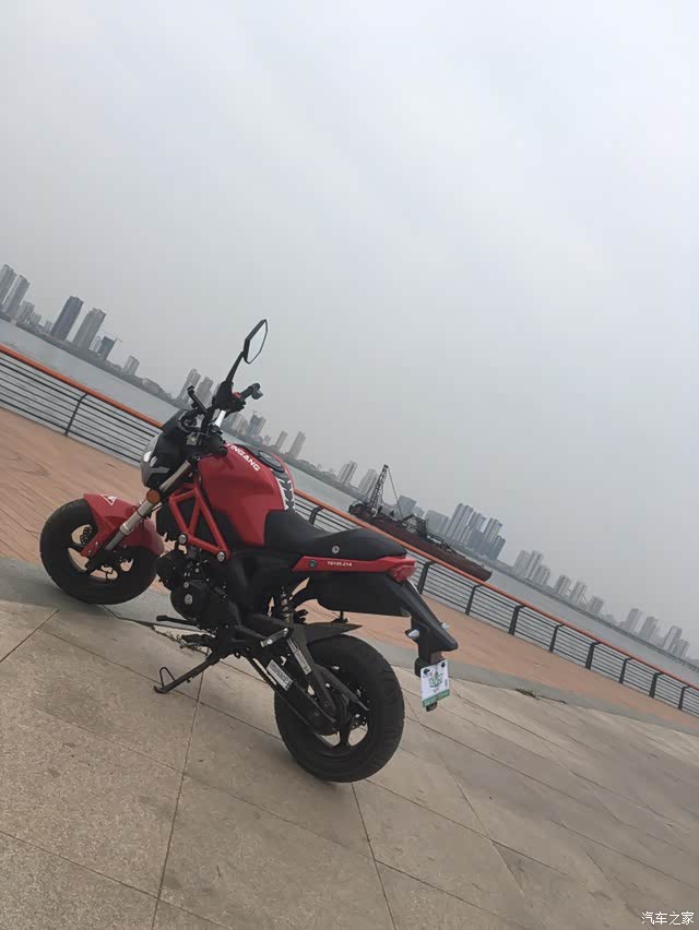 都评论下这个车车银钢小怪兽125