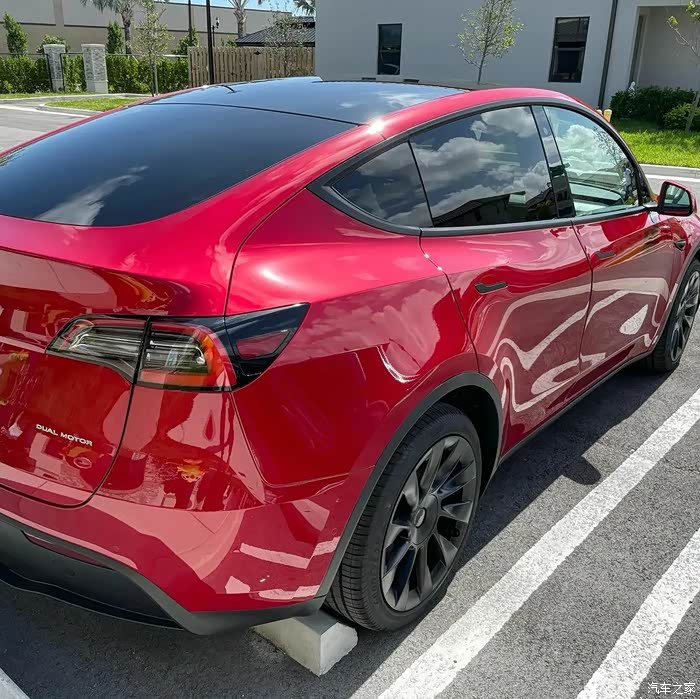 全新特斯拉modely实车红色的外观设计更加有运动气势