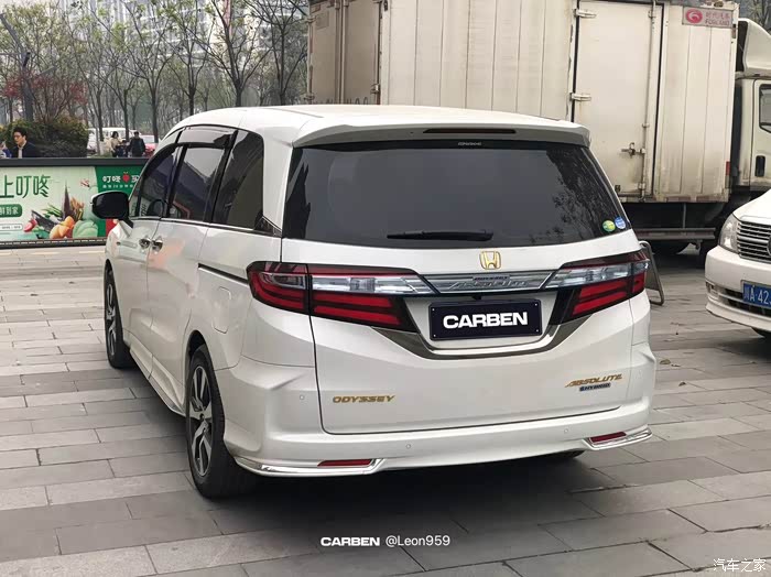 奥德赛混动白配原厂金标透明尾箱标