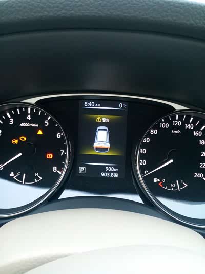 不到一个月,后备箱锁就报废了!