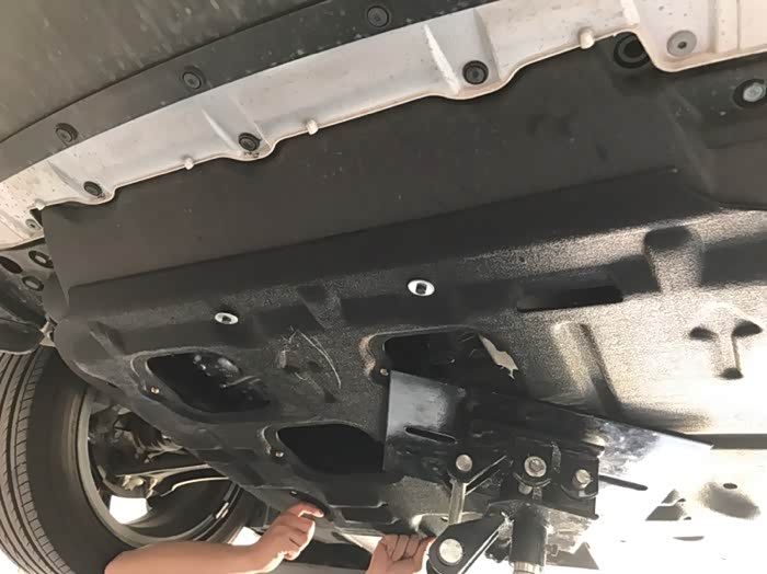 十代思域发动机护板作业图