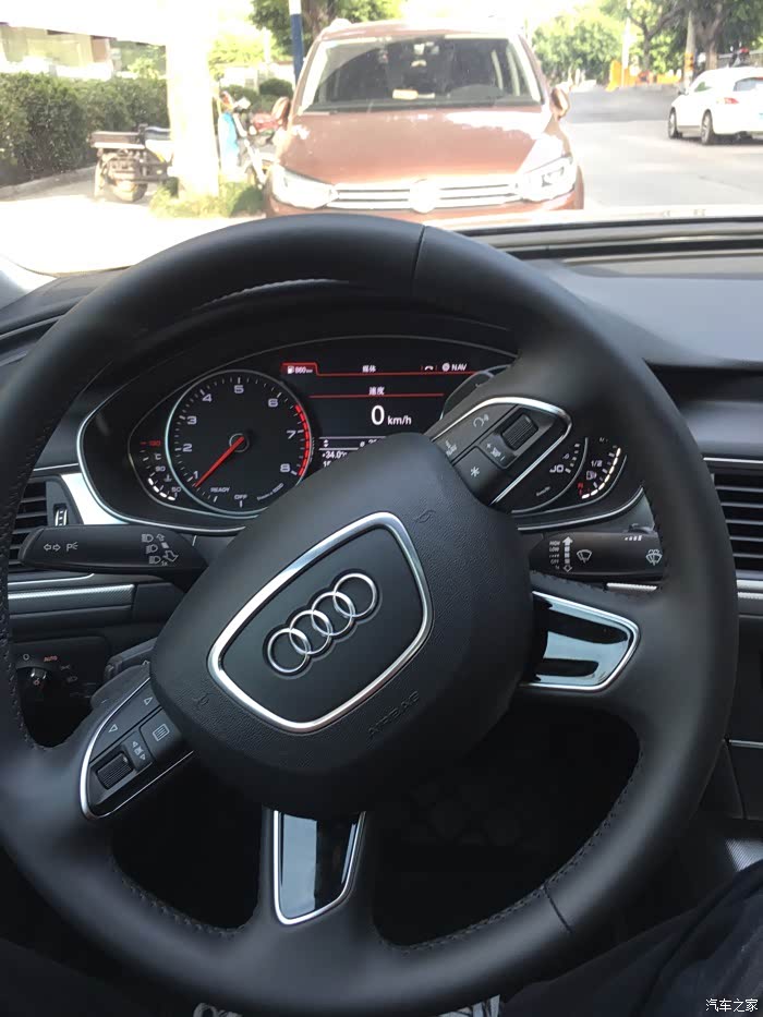 方向盘真的超轻的,这一点我喜欢