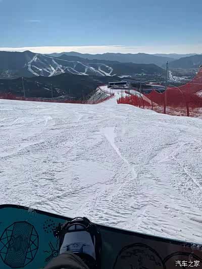 北京云居滑雪场位于北京市房山区张坊镇,占地总面积80万平方米.