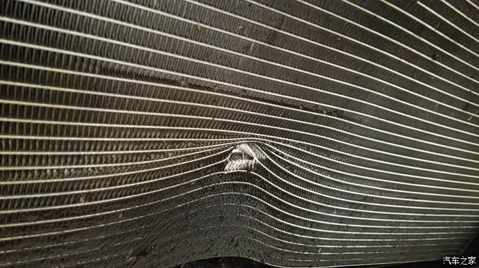 散热片受损变形需要换吗