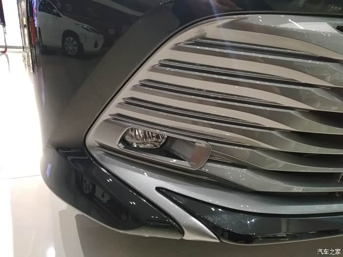 静态赏析全新第八代凯美瑞2.5豪华版